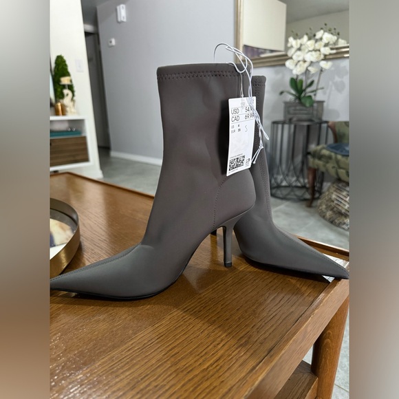 Knife boots H&M sold out rare, NEW- size 4 sock boots , pointed toe blcg - Picture 11 of 12